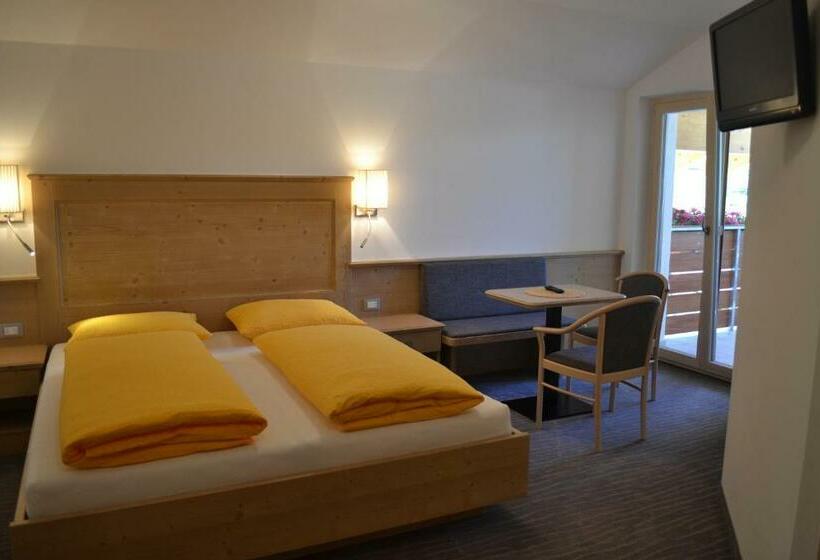 חדר סטנדרט עם מרפסת, Alpshotel Bergland