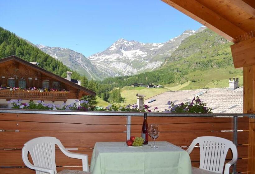 اتاق استاندارد چهارنفره با بالکن, Alpshotel Bergland
