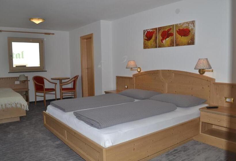 اتاق استاندارد سه تخته با بالکن, Alpshotel Bergland