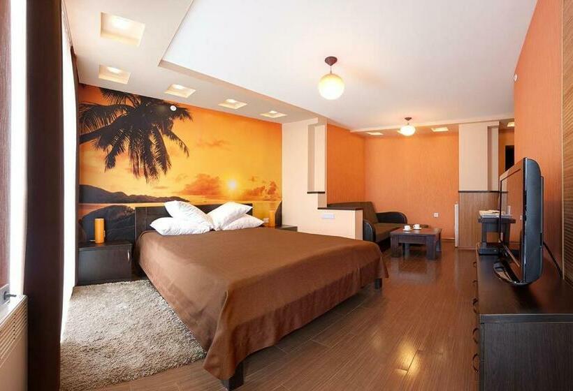 Полулюкс Одноместный с Террасой, Volna Resort