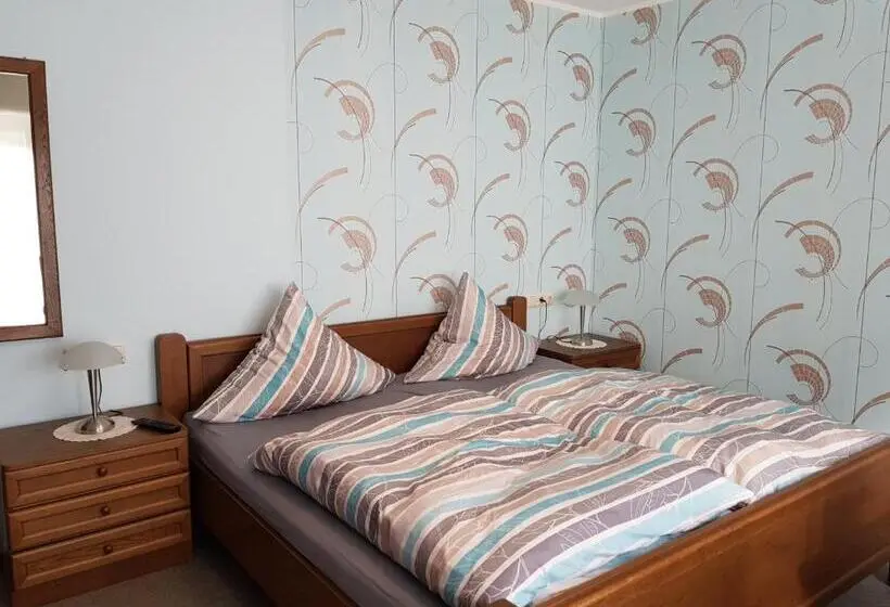 Quarto Deluxe com Balcão, Gästehaus Cornelia