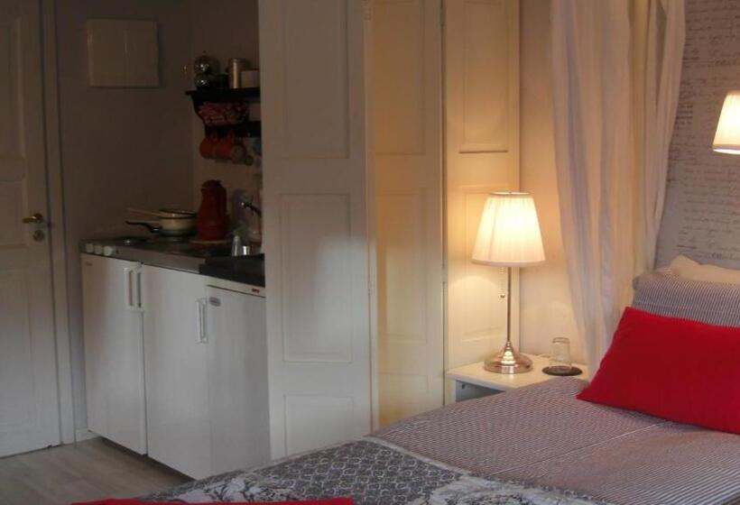 标准工作室, ängshyddan B&b