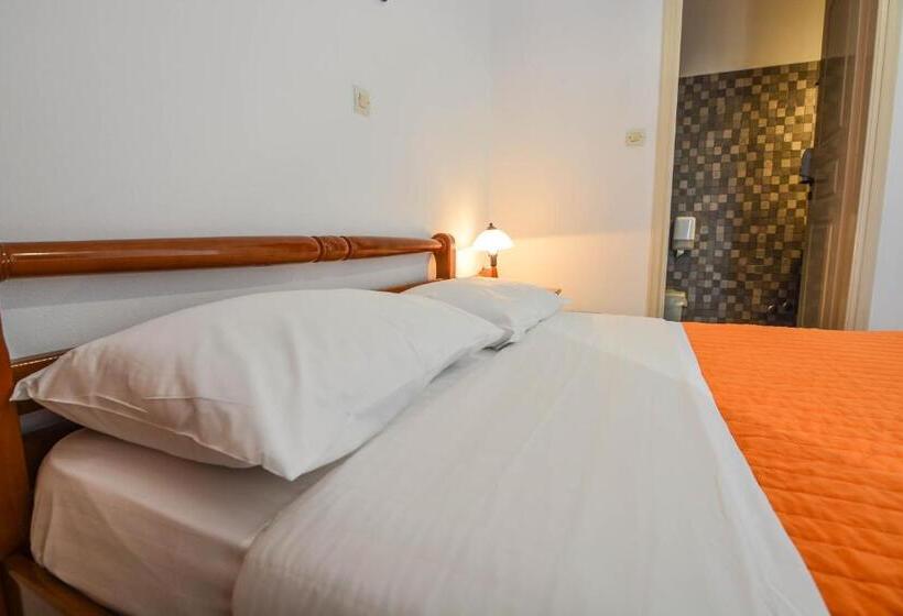 스탠다드 스튜디오, Epavlis Apartments