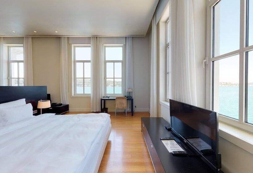 سوییت لوکس, A'jia