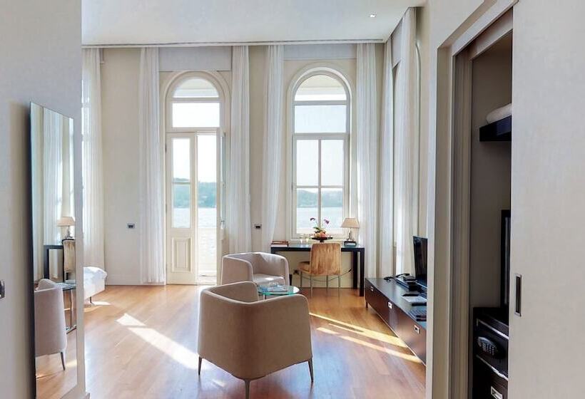 سوئیت پرزیدنت, A'jia