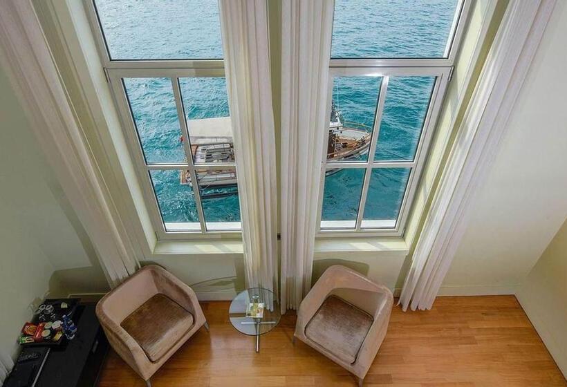 سوییت لوکس, A'jia