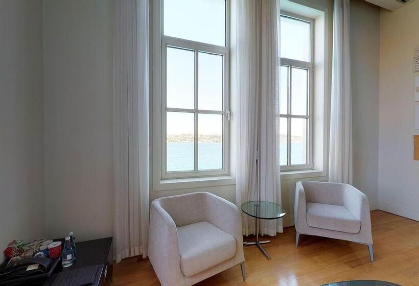 سوییت لوکس, A'jia