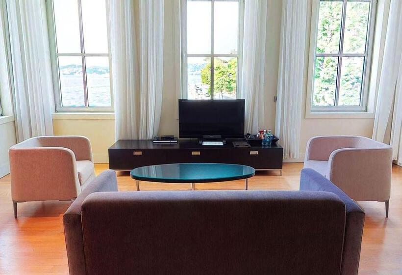 سوییت لوکس, A'jia