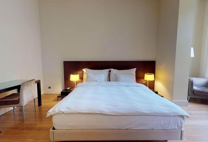 اتاق دلوکس با چشمانداز پارک, A'jia