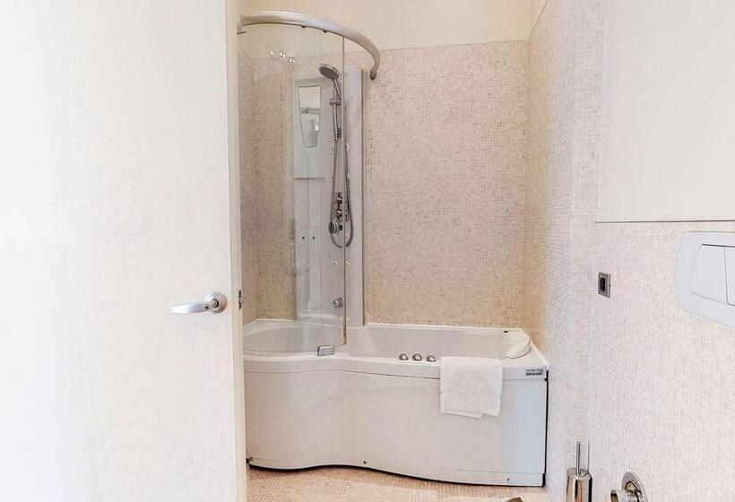 اتاق لوکس, A'jia