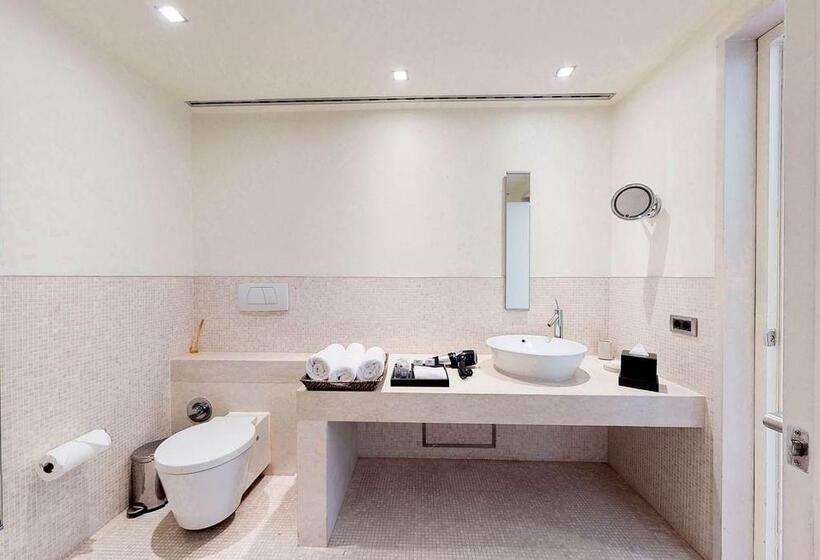 اتاق لوکس, A'jia