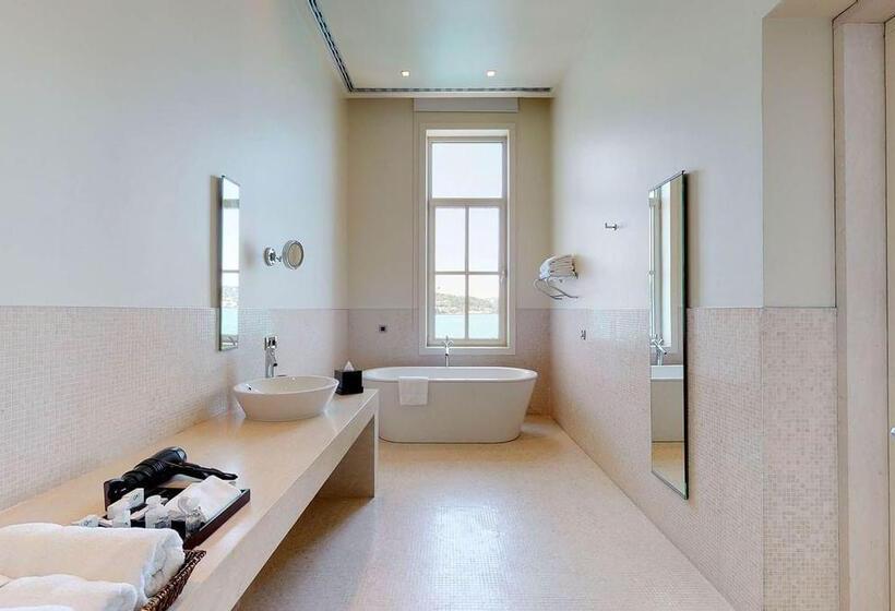 سوییت لوکس, A'jia