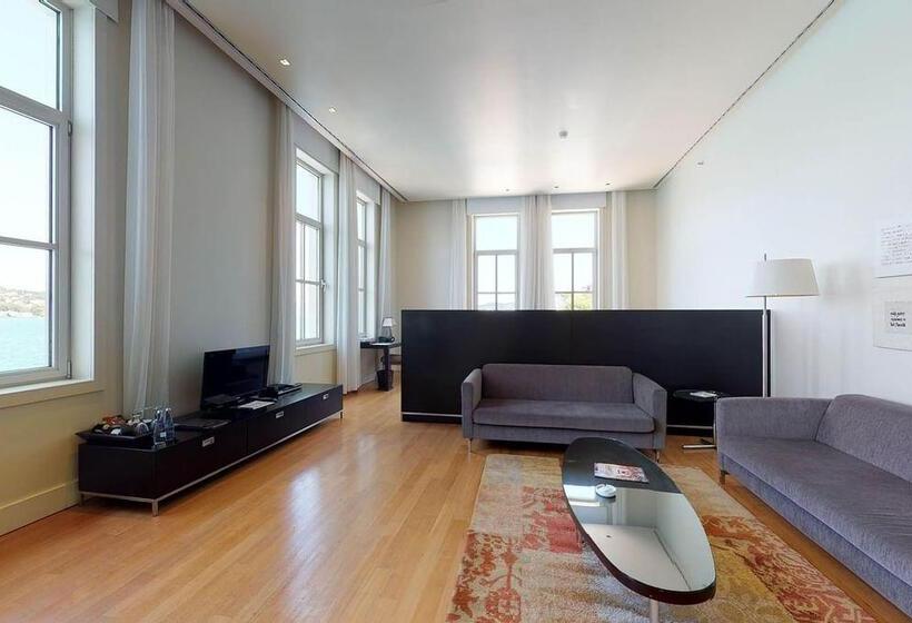 سوییت لوکس, A'jia