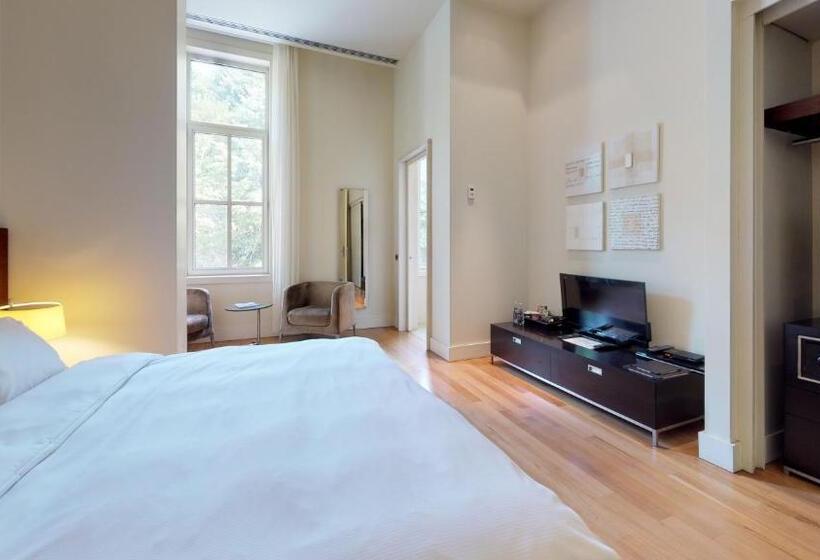 اتاق دلوکس با چشمانداز پارک, A'jia