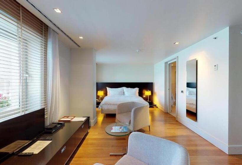 اتاق لوکس, A'jia