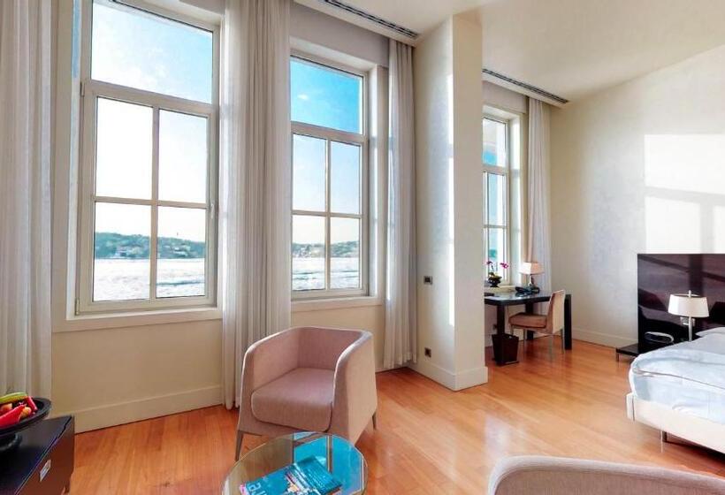 اتاق لوکس با چشمانداز, A'jia