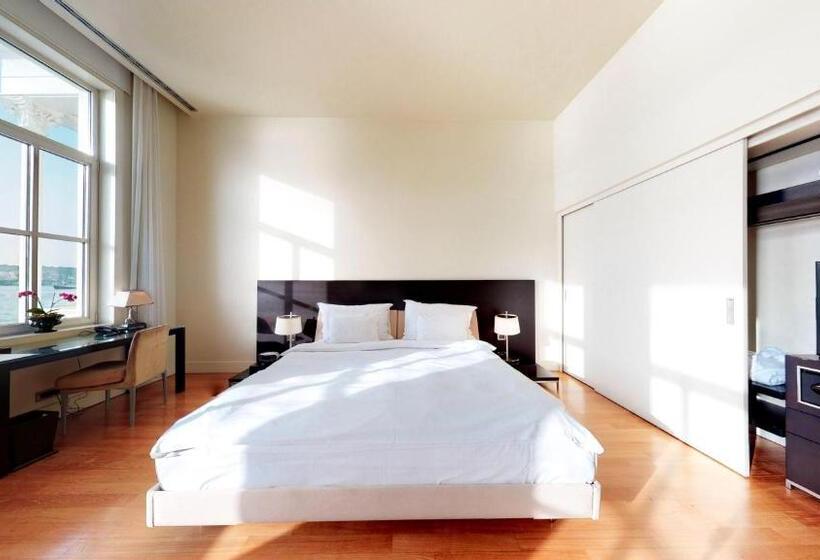 اتاق لوکس با چشمانداز, A'jia