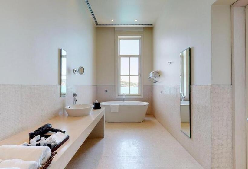 سوییت لوکس, A'jia