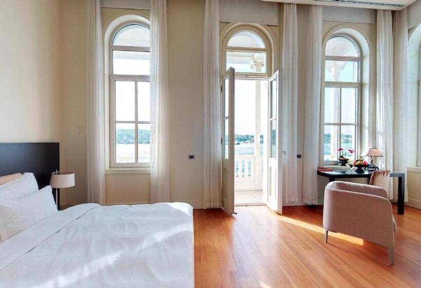 سوئیت پرزیدنت, A'jia