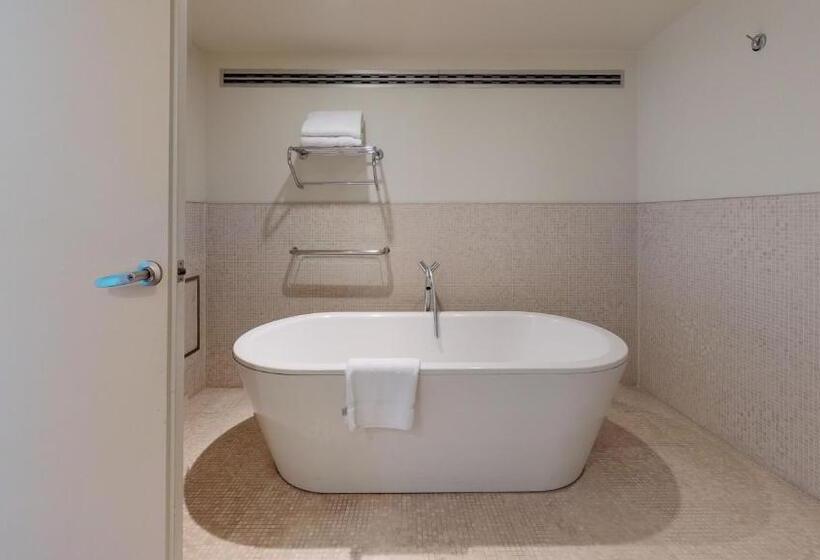 سوییت لوکس, A'jia