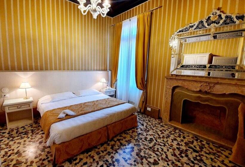 اتاق کلاسیک, Corte Dei Greci
