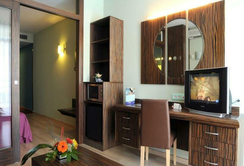 家庭间, Evenia Olympic Palace