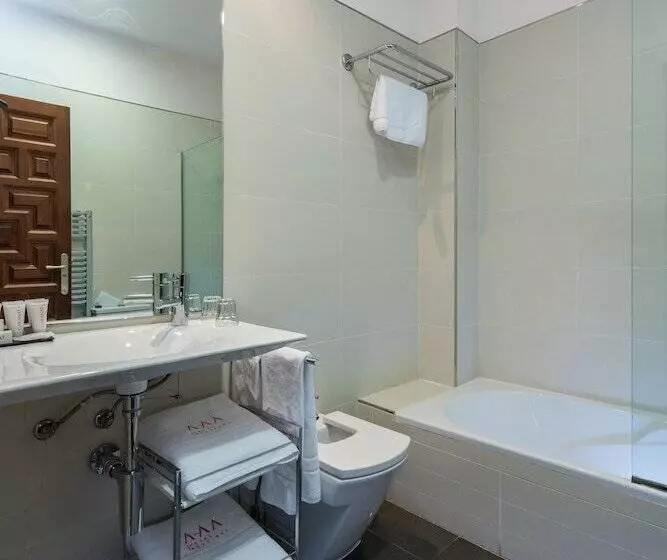 اتاق استاندارد سه نفره, Gar Anat Hotel Boutique