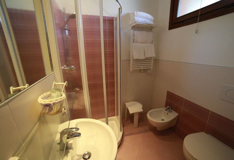 スタンダードシングルルーム, I Laghetti