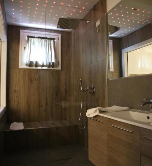 ジュニアスイート, I Laghetti