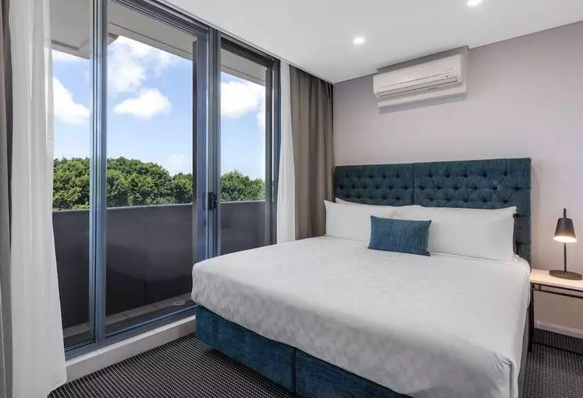 Standard-studio, Meriton Suites Waterloo