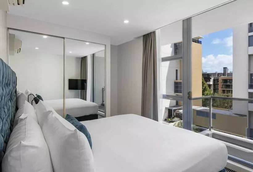 Sviitti 2 Makuuhuonetta, Meriton Suites Waterloo