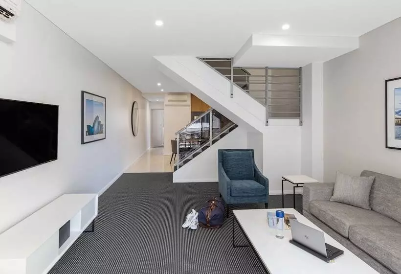 Sviitti 2 Makuuhuonetta, Meriton Suites Waterloo