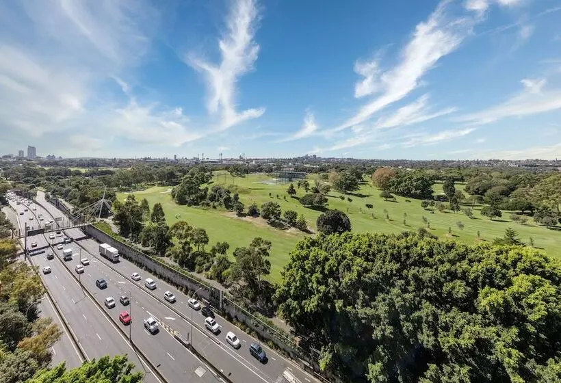 3 Bedroom Suite, Meriton Suites Waterloo