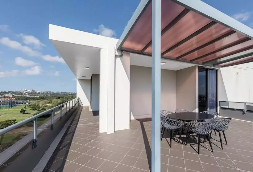 3 Bedroom Suite, Meriton Suites Waterloo