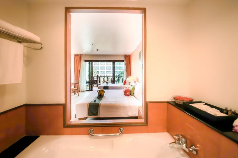 اتاق لوکس سه تخته, Ravindra Beach Resort & Spa   Sha Extra Plus