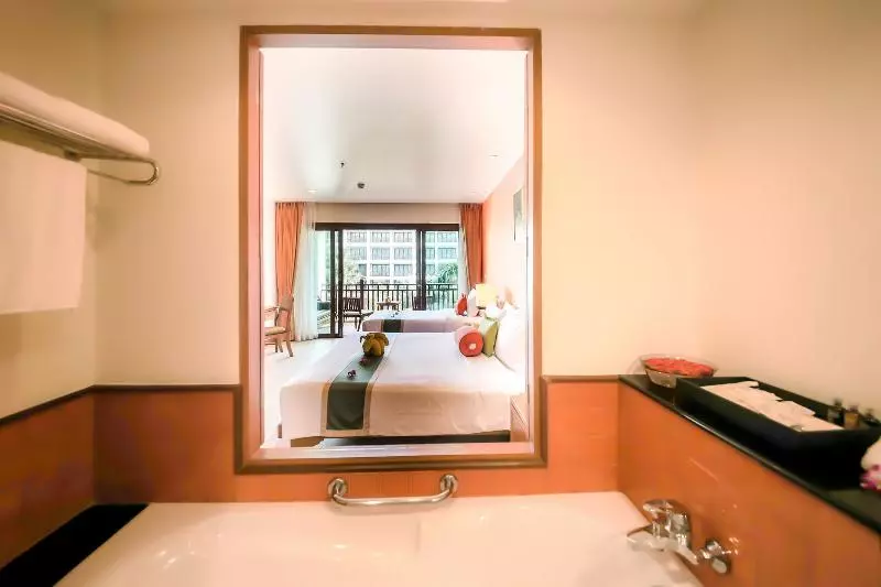اتاق لوکس سه تخته, Ravindra Beach Resort & Spa   Sha Extra Plus