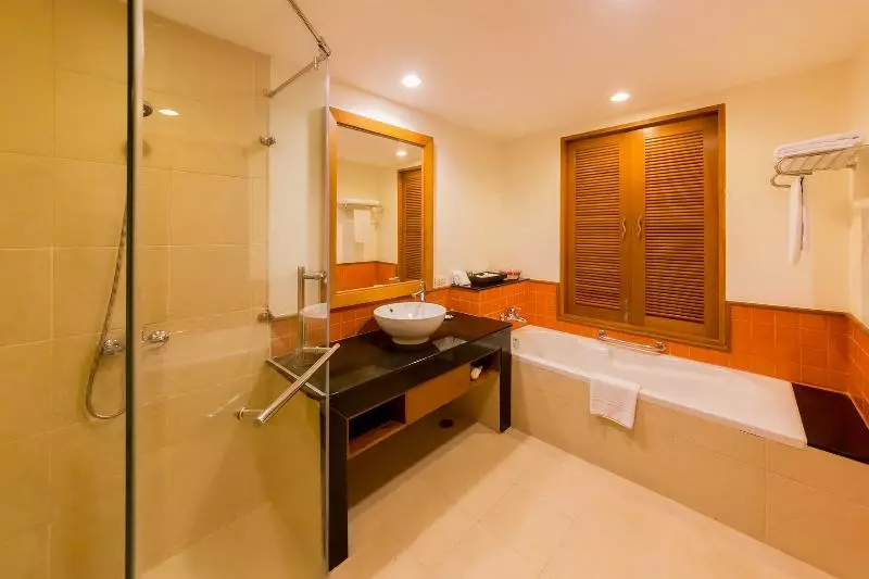اتاق لوکس سه تخته, Ravindra Beach Resort & Spa   Sha Extra Plus