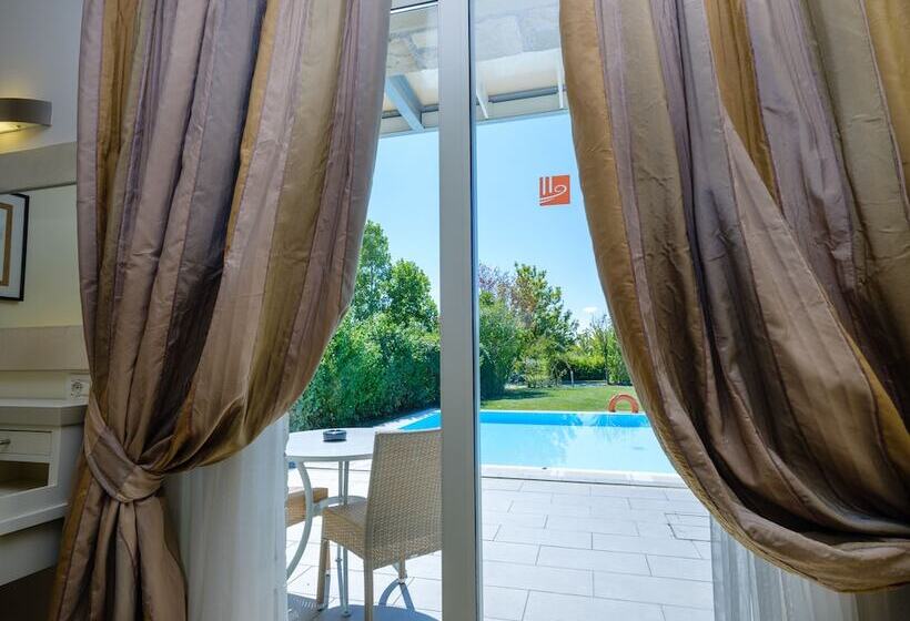 套房配有游泳池, Parc Hotel Germano Suites & Apartments