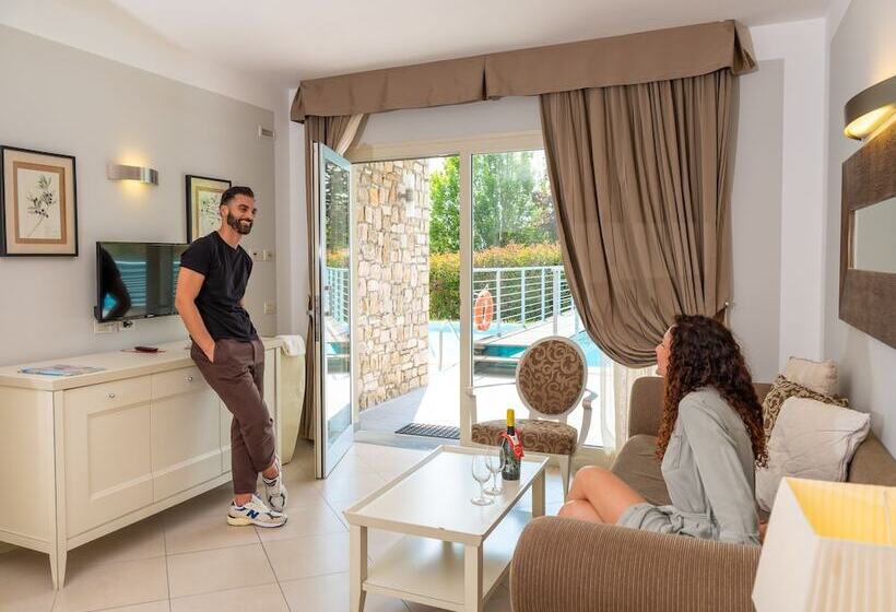 套房配有游泳池, Parc Hotel Germano Suites & Apartments