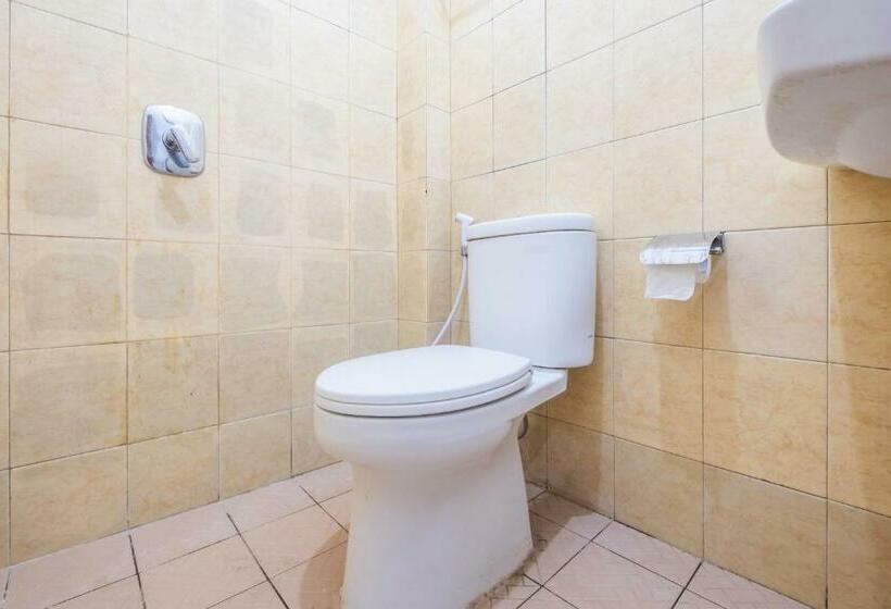 Standard Enkelrum, Oyo 1568 Stasiun Ka Cirebon Guest House