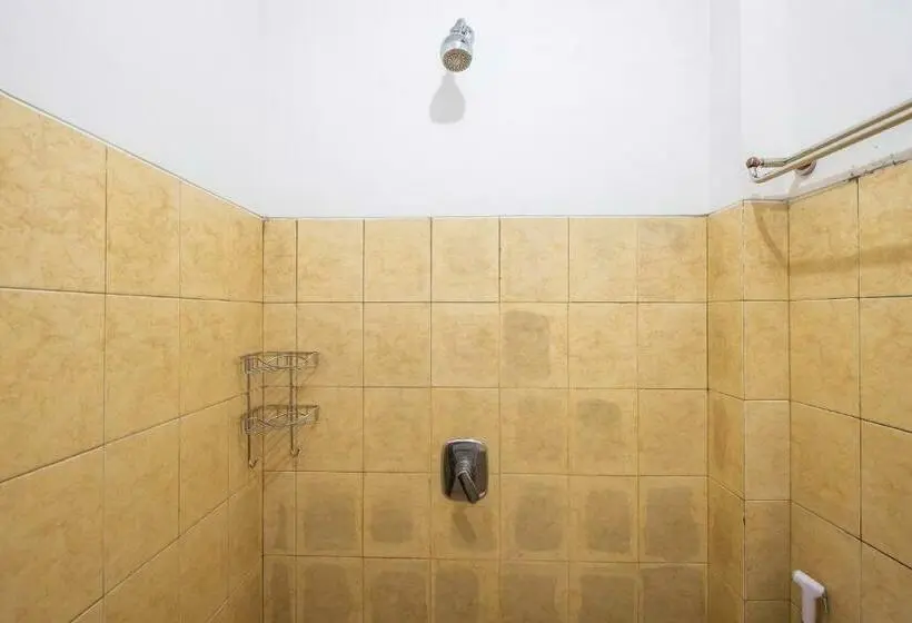 スタンダードシングルルーム, Oyo 1568 Stasiun Ka Cirebon Guest House