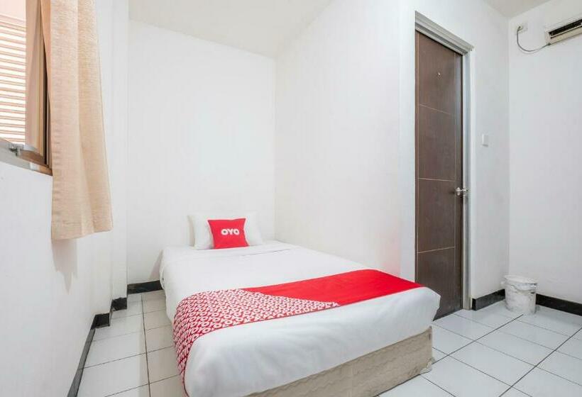 Standard Enkelrum, Oyo 1568 Stasiun Ka Cirebon Guest House