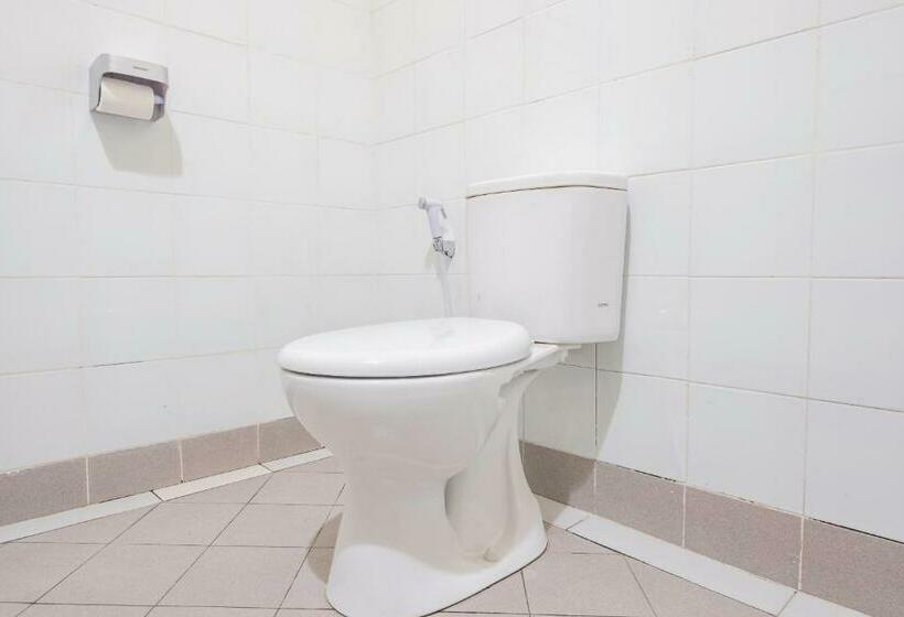 Standardrum, Oyo 1568 Stasiun Ka Cirebon Guest House