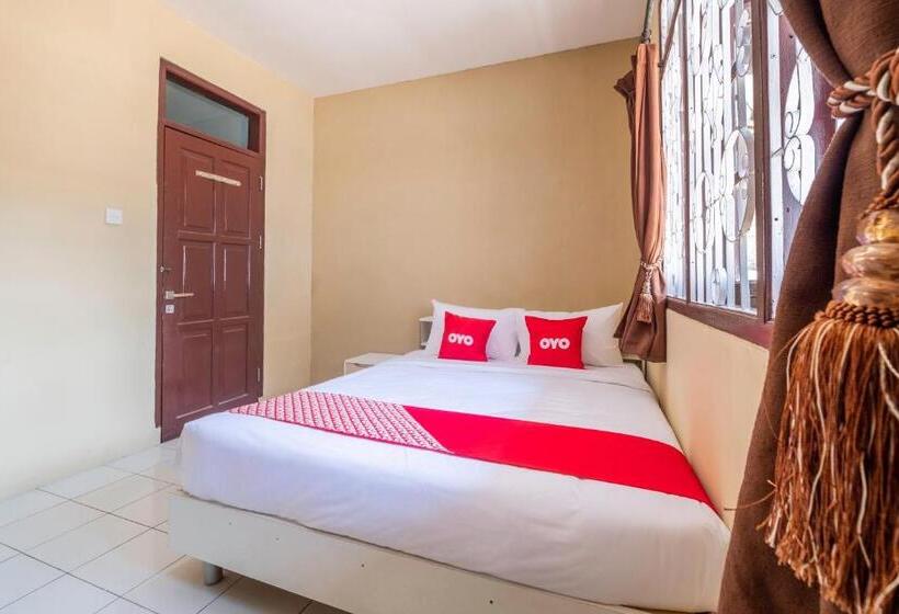Deluxe Rum, Oyo 1568 Stasiun Ka Cirebon Guest House