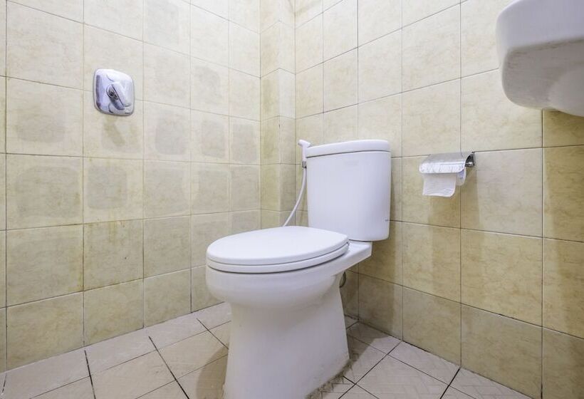 Standard Enkelrum, Oyo 1568 Stasiun Ka Cirebon Guest House