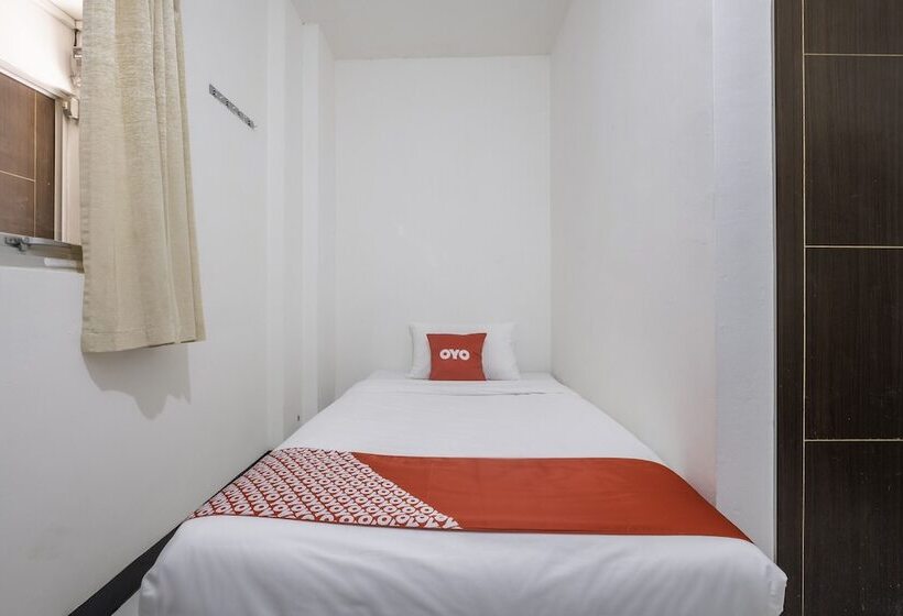 Standard Enkelrum, Oyo 1568 Stasiun Ka Cirebon Guest House