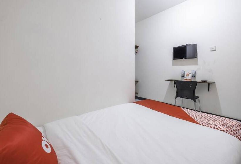 Standard Enkelrum, Oyo 1568 Stasiun Ka Cirebon Guest House