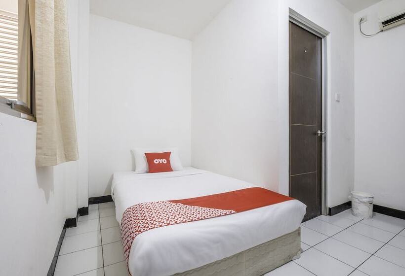 Standard Enkelrum, Oyo 1568 Stasiun Ka Cirebon Guest House