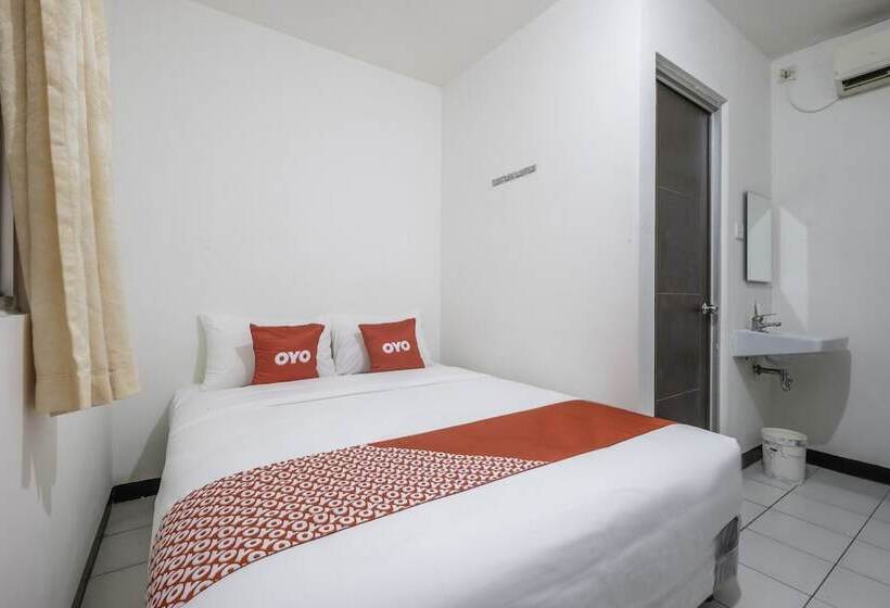 Standardrum, Oyo 1568 Stasiun Ka Cirebon Guest House