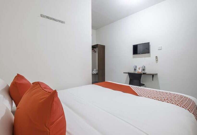 Standardrum, Oyo 1568 Stasiun Ka Cirebon Guest House